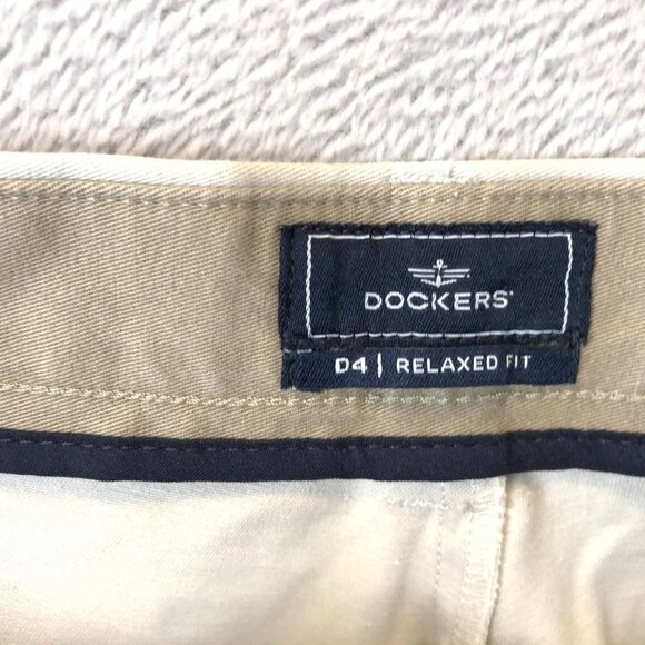 NWT Dockers Men's D4 Relaxed Chino Pants Size 42x30 Beige Flat Front Straight - Picture 6 of 15
